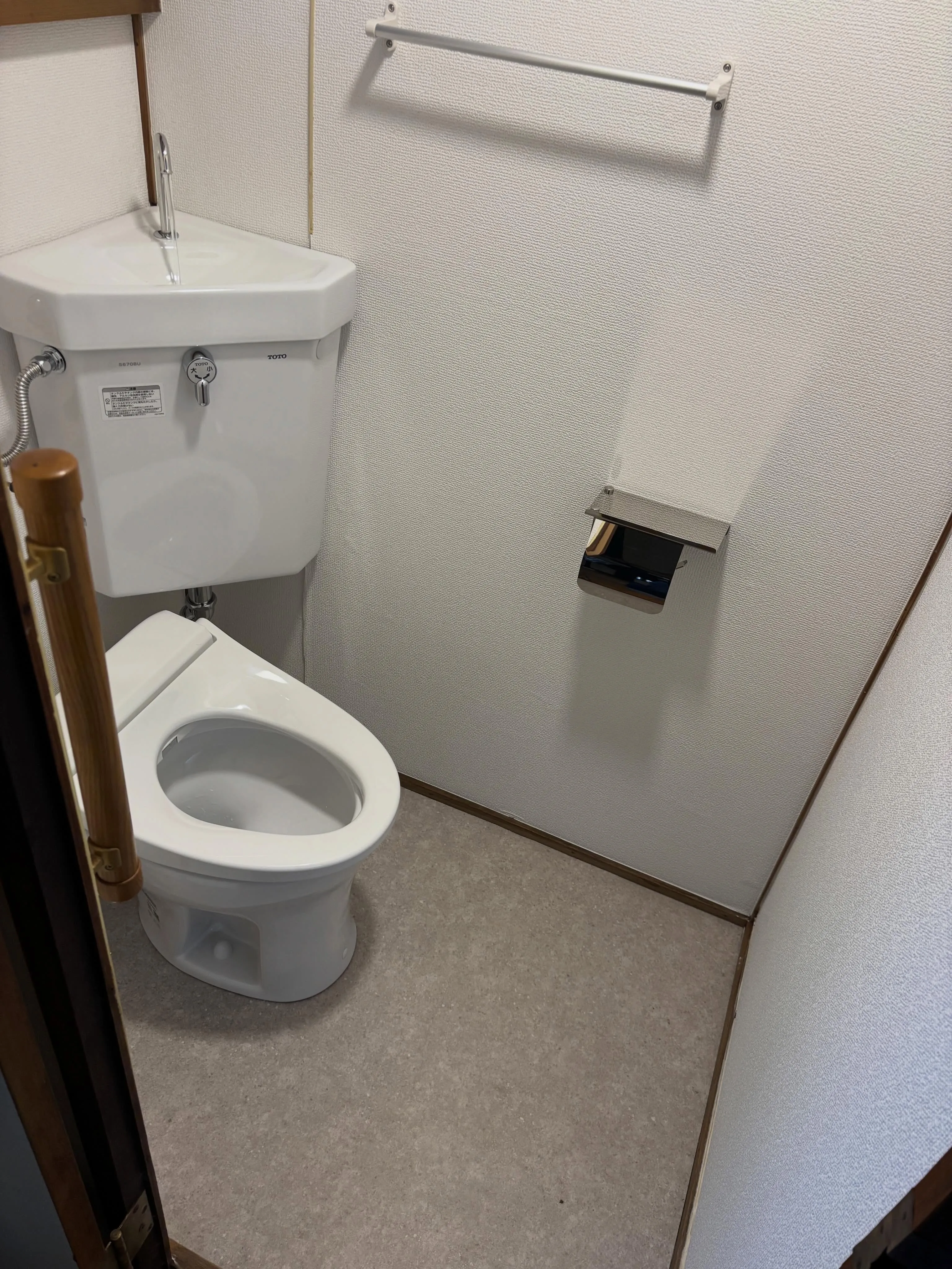 トイレ内のリフォームでした。