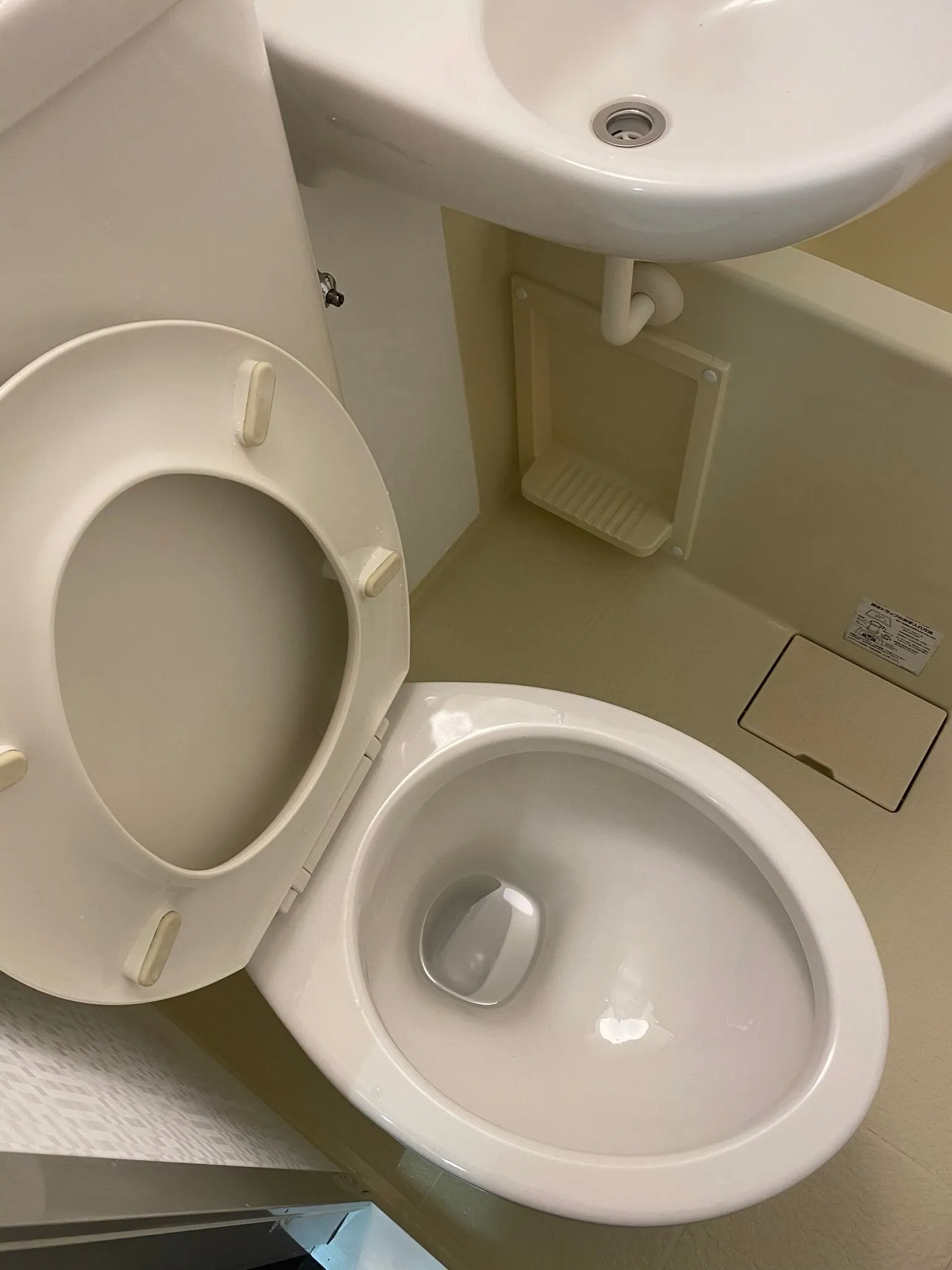 横浜市で退去後の原状回復工事でハウスクリーニングでした。
